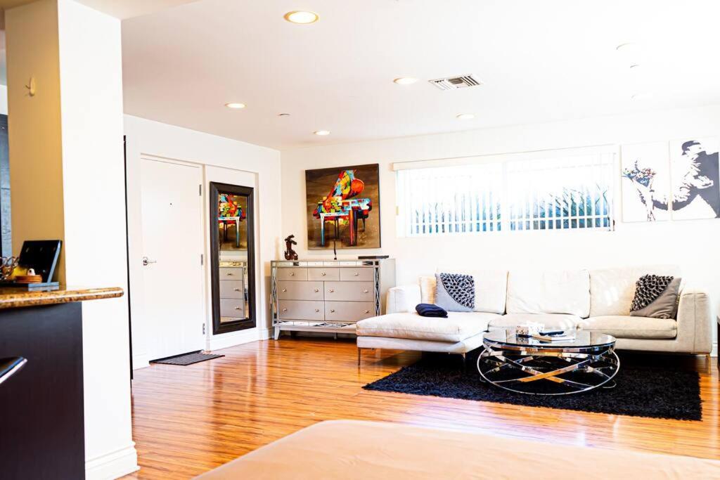 Luxury Beverly Hills Apartment Лос-Анджелес Экстерьер фото